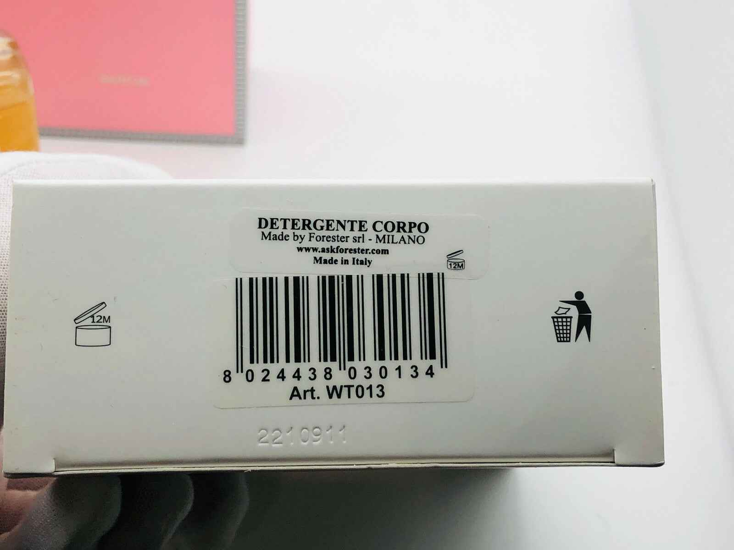 Scatola di Detergente Corpo Washington Tremlett con dettagli del prodotto e codice a barre