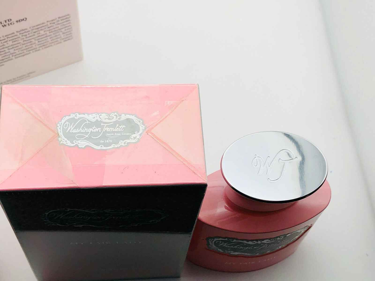 Profumo Washington Tremlett in confezione rosa con tappo argento, elegante e raffinato