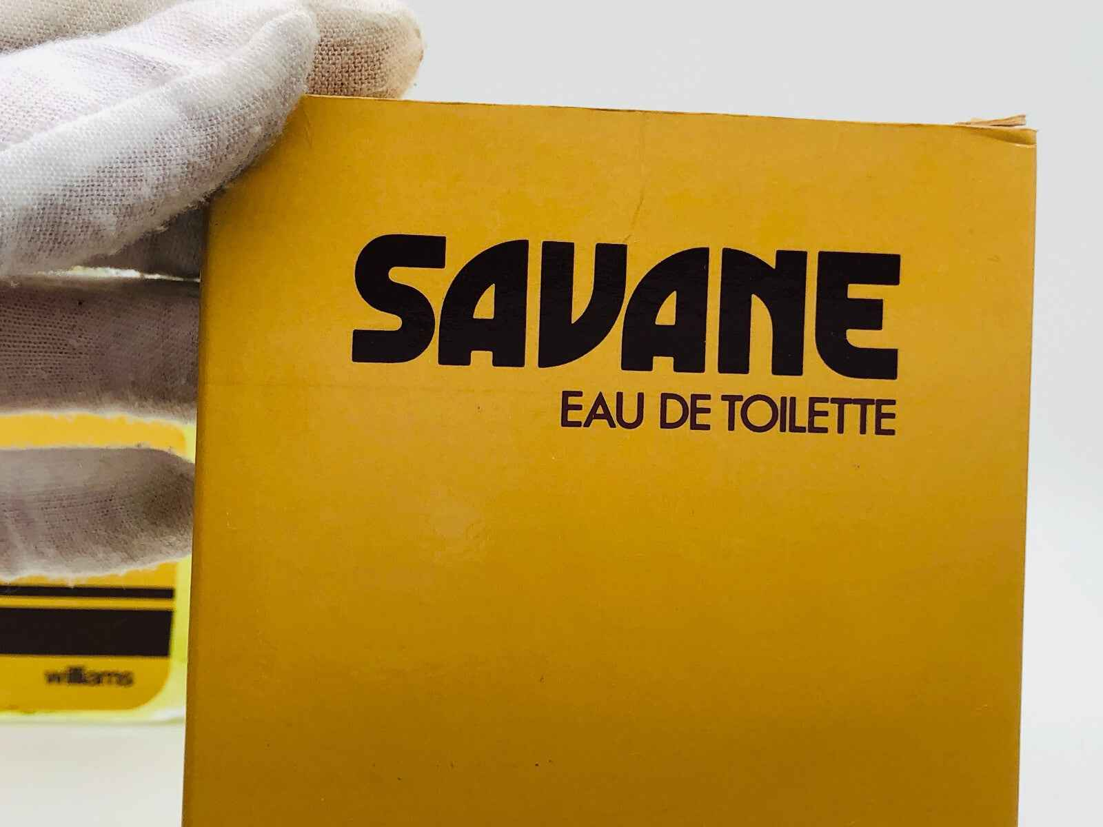 Scatola gialla del profumo Williams Savane eau de toilette con scritta grande e chiara