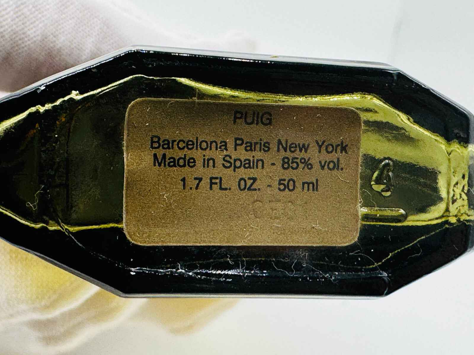 Flacone di Puig Quorum Profumo Vintage da 50 ml con etichetta in stile classico