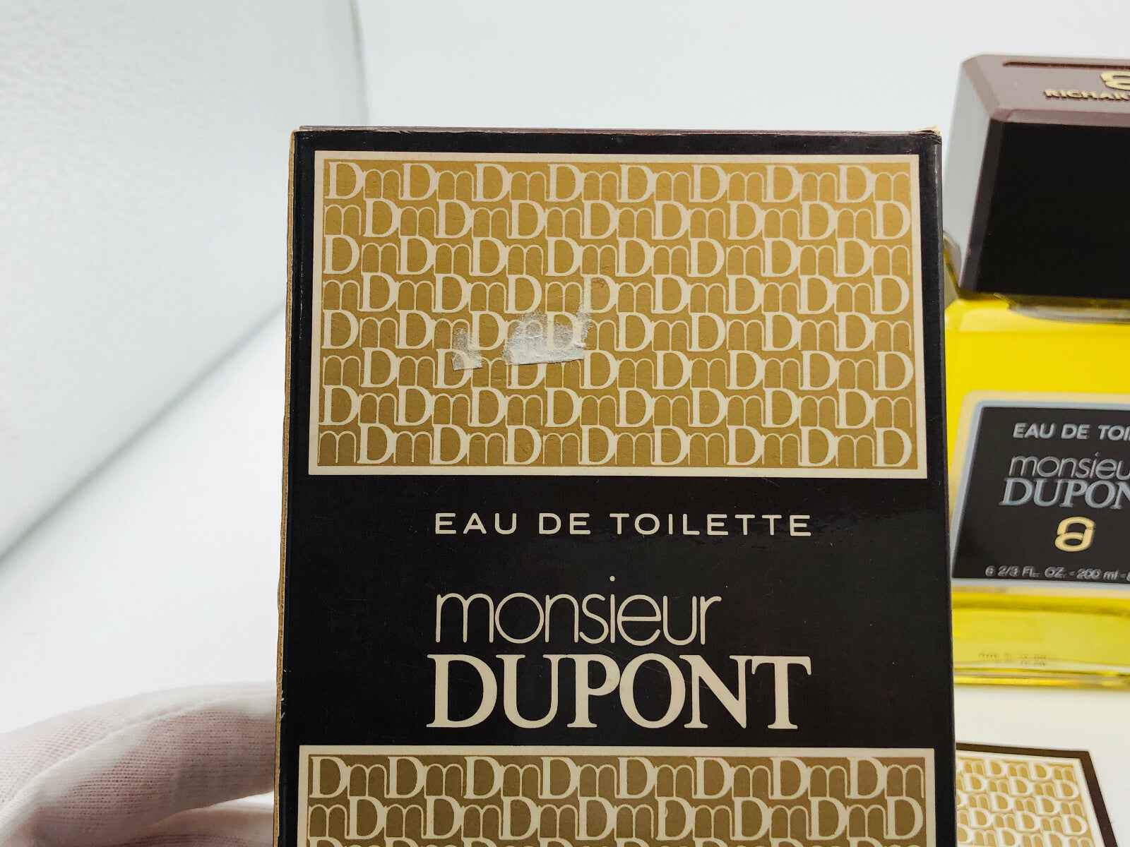 Scatola di profumo Richard Dupont Eau de Toilette con design elegante e logo distintivo