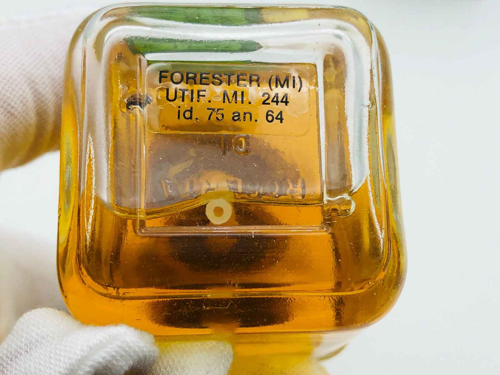 Roberta Di Camerino Vintage Donna profumo in bottiglia color ambra con etichetta originale sul fondo