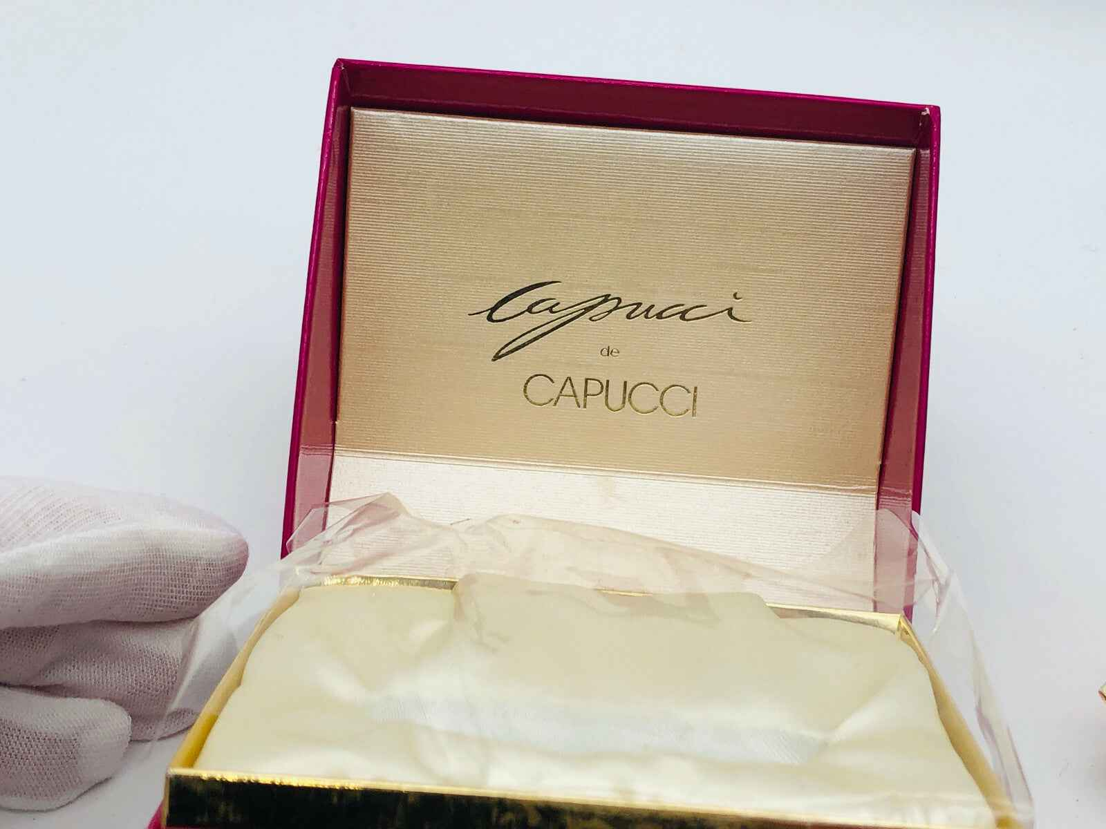 Scatola vintage Roberto Capucci con logo dorato, ideale per gioielli o accessori di moda