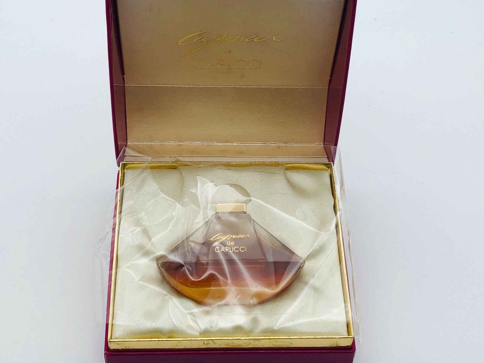 Profumo Roberto Capucci Vintage in confezione elegante con flacone a forma unica