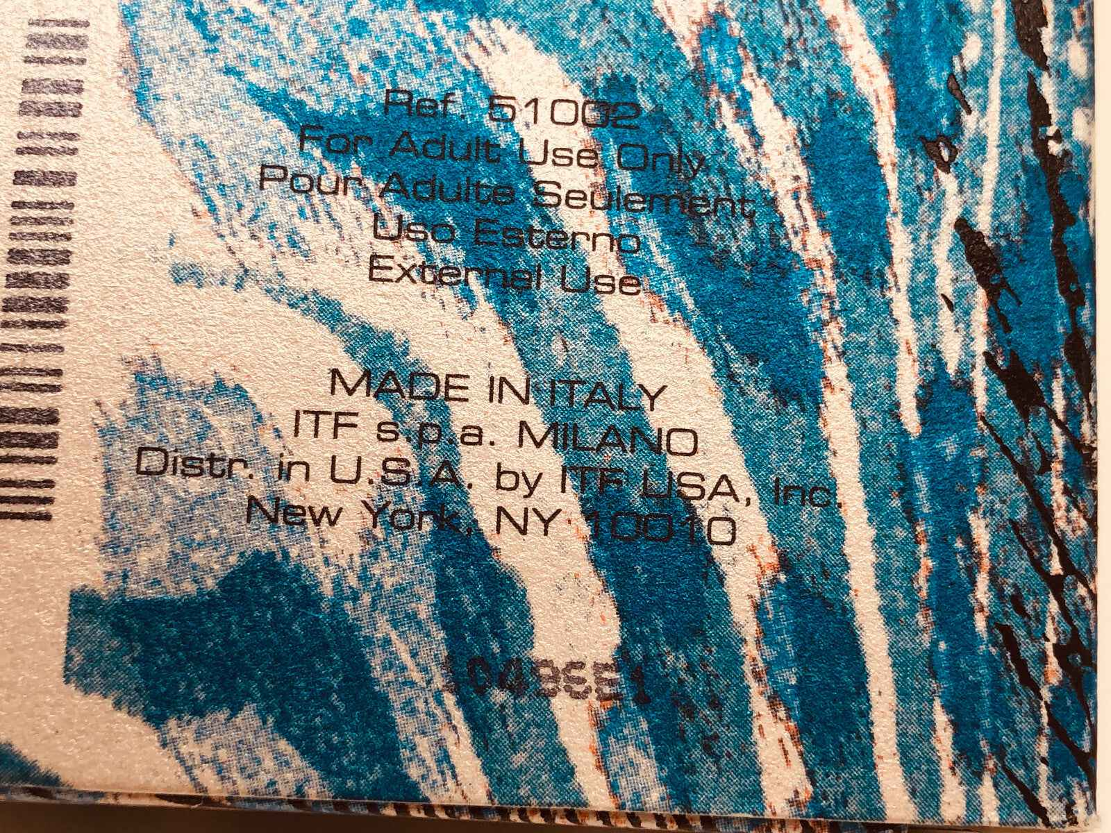 Scatola del Profumo Roberto Cavalli Man con design artistico e dettagli importanti sulla produzione