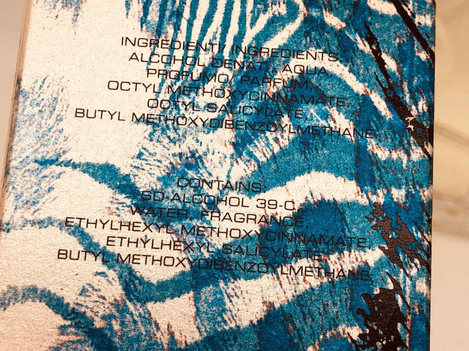 Scatola di profumo Roberto Cavalli Man con ingredienti dettagliati e design elegante