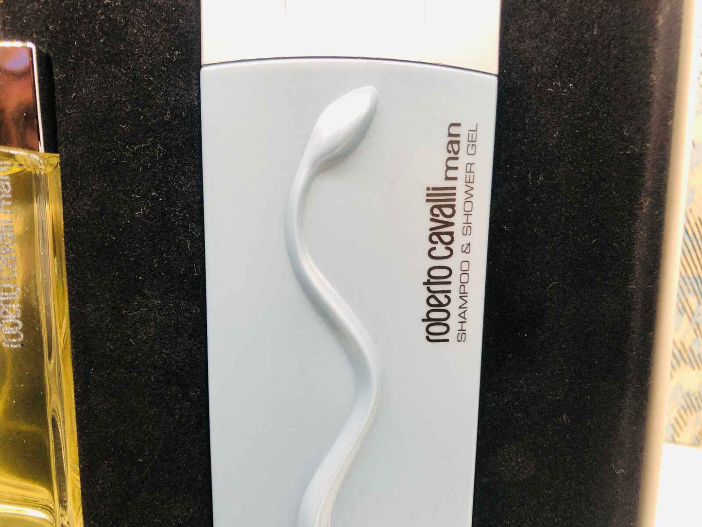 Gel doccia e shampoo Roberto Cavalli Man in confezione elegante con design unico