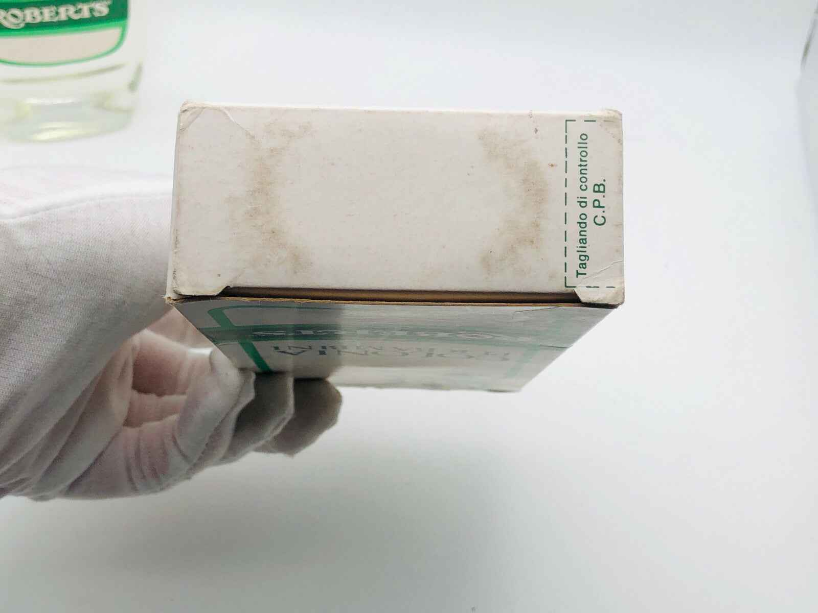 Scatola del profumo Roberts Colonia Bambini con design semplice e manico per la presa