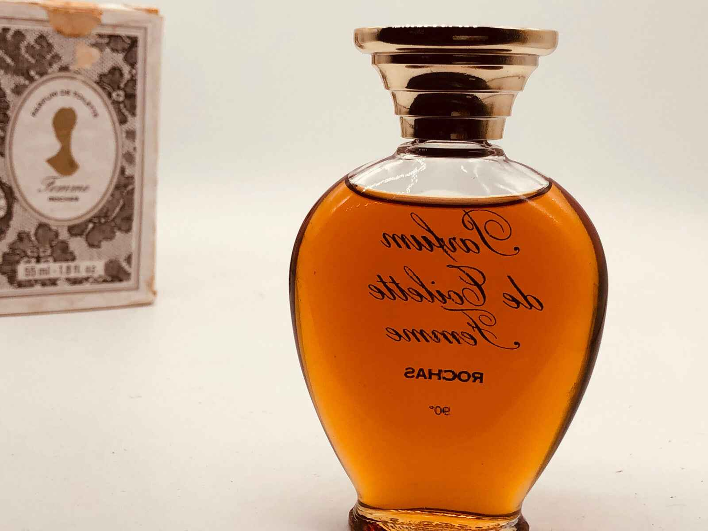 Profumo Rochas Femme Vintage in bottiglia elegante con aroma ricercato e storica confezione
