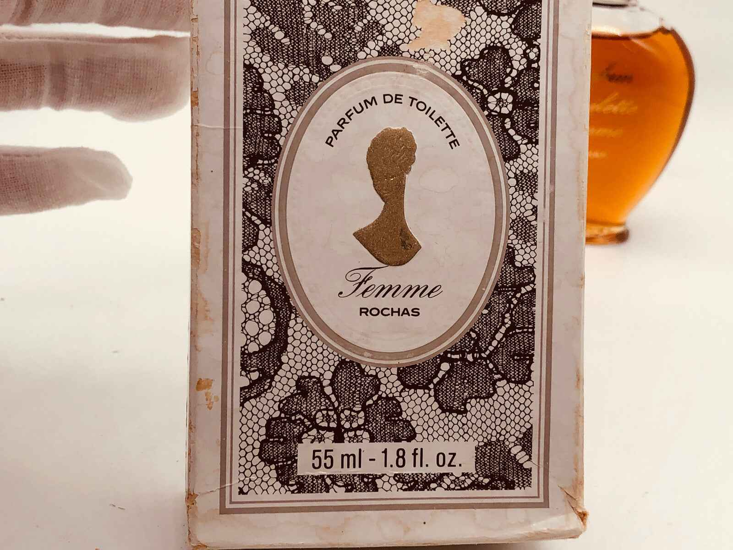 Scatola di profumo Femme Rochas Vintage da 55 ml con dettagli eleganti in pizzo