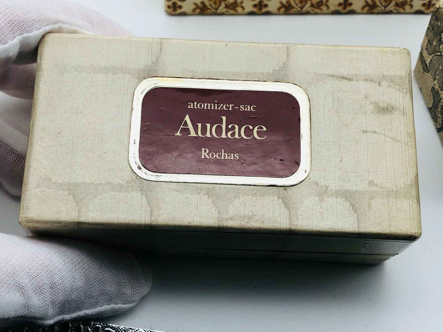 Confezione vintage di Rochas Parfum Extrait Vintage con design elegante e etichetta Audace