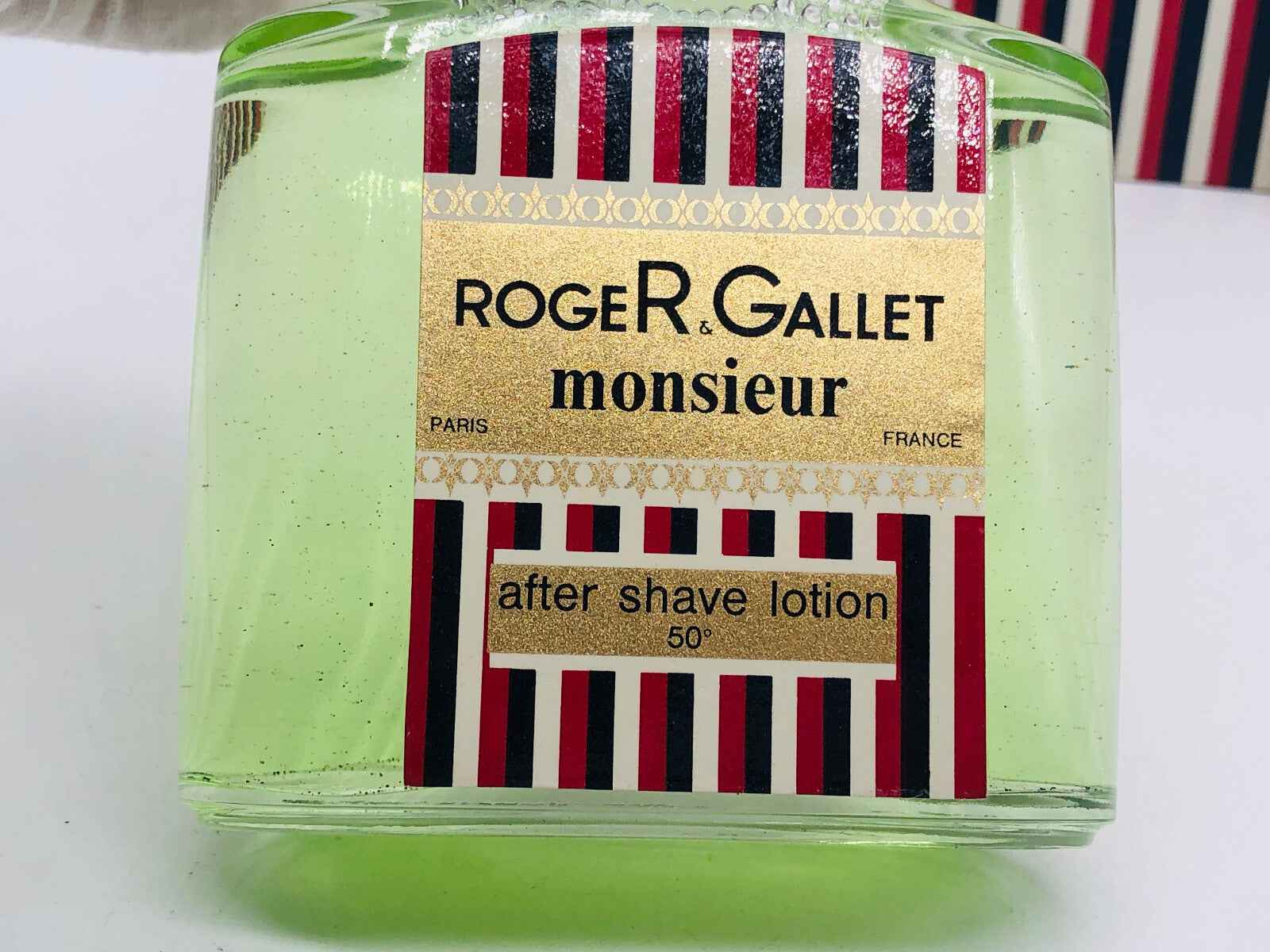 Lozione dopobarba Roger & Gallet Monsieur con fragranza fresca e rivitalizzante in flacone verde