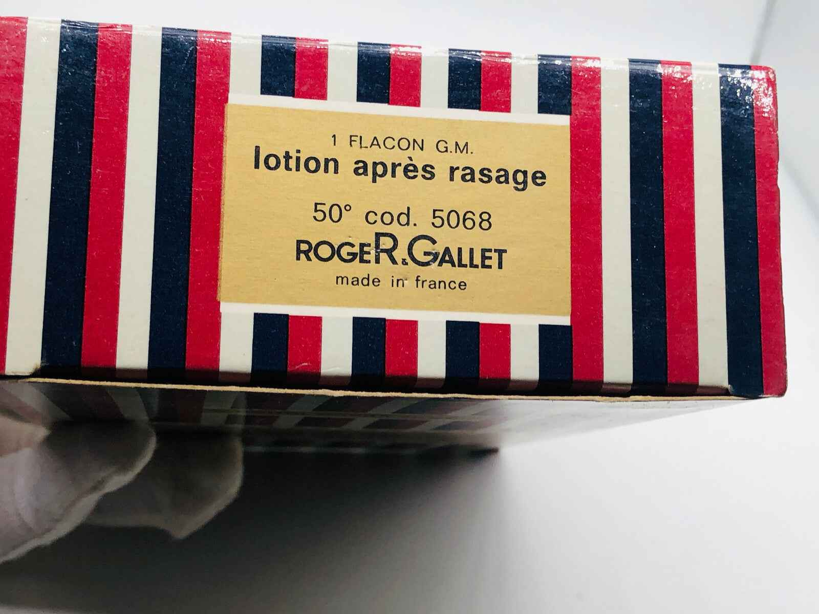 Lotto Roger & Gallet Monsieur Roger Gallet con etichetta su un flacone di lozione dopo rasatura