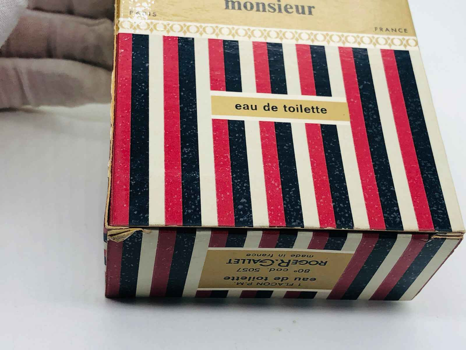 Confezione di eau de toilette Monsieur Roger Gallet Vintage con strisce rosse e nere