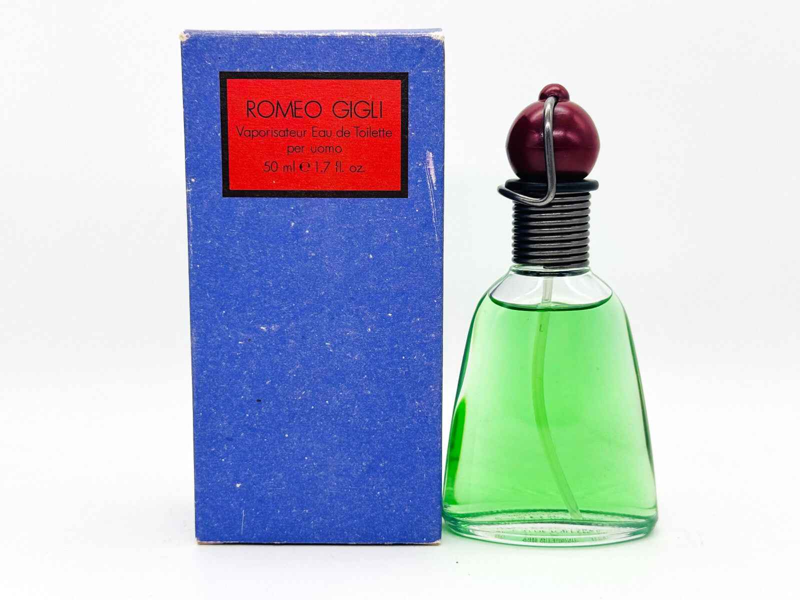 Profumo Romeo Gigli Uomo Vintage in bottiglia verde con confezione blu per un aroma classico e distintivo