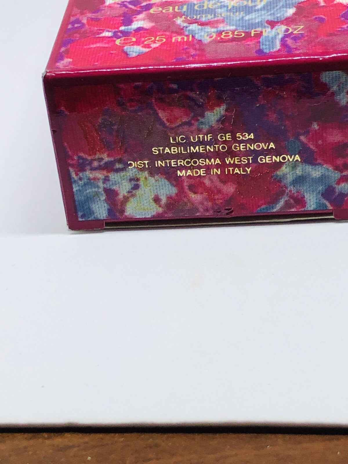 Scatola del profumo Soldano Eau De Jour da 25 ml con design floreale e dettagli dorati