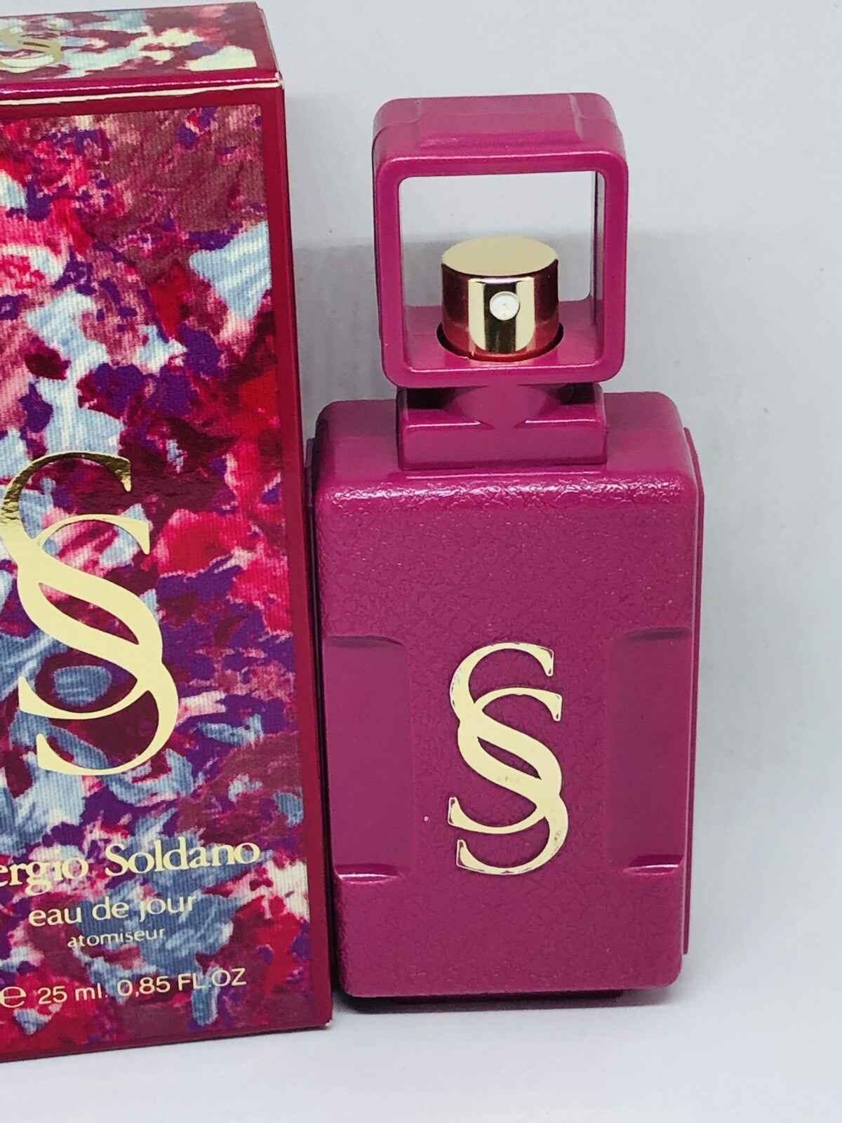 Profumo Soldano Eau De Jour in flacone rosa con design elegante e scatola colorata