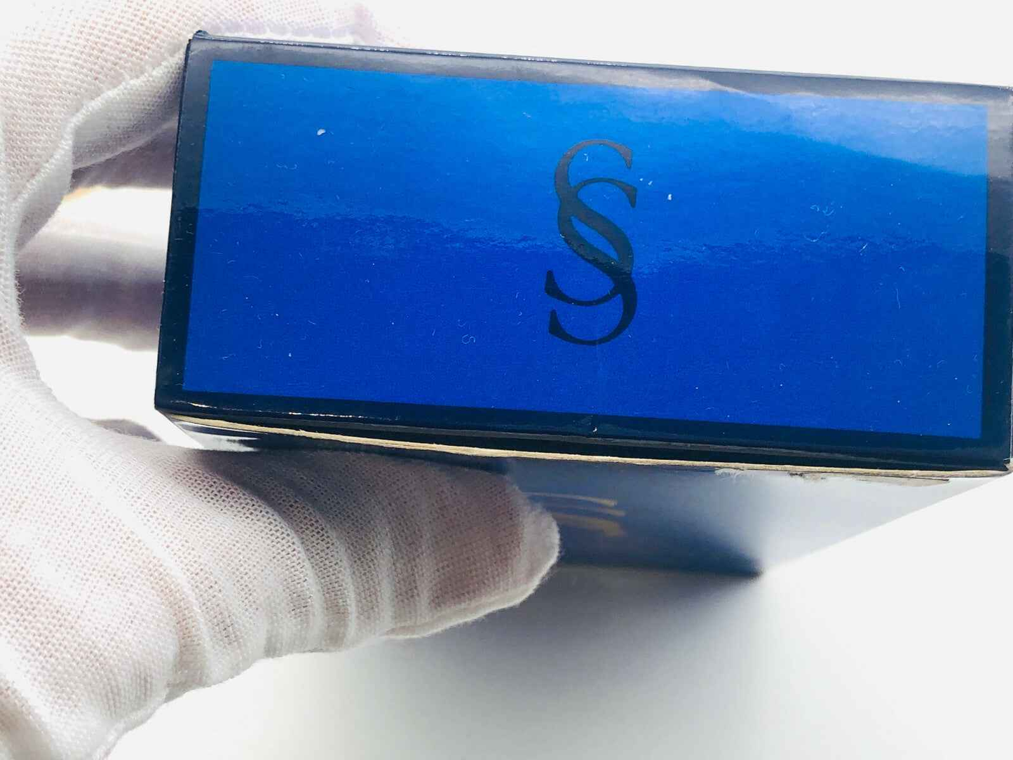 Scatola del profumo Soldano Vintage con logo elegante e design blu raffinato