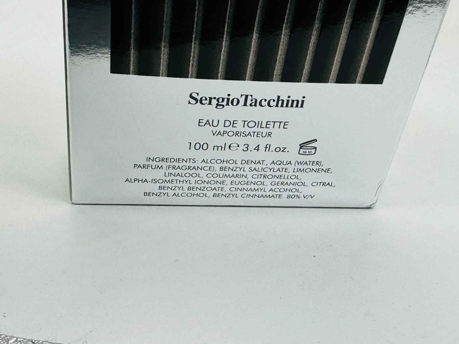 Scatola di profumo Sergio Tacchini Uomo, Eau de Toilette da 100 ml, ingredienti elencati sul retro
