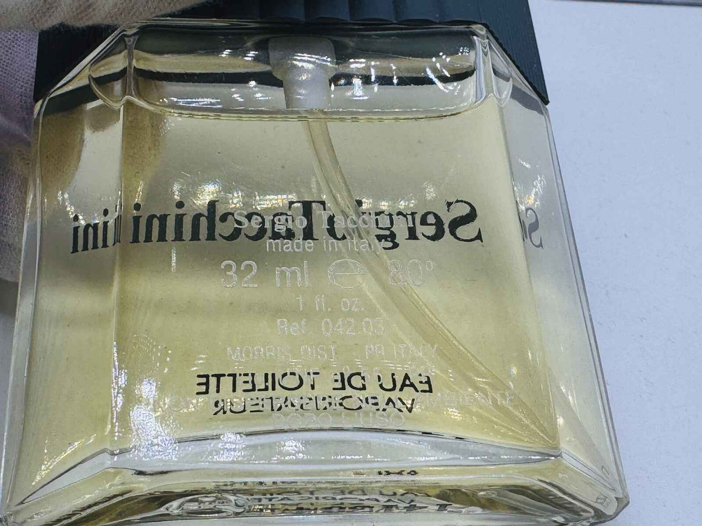 Eau de toilette Profumo Sergio Tacchini Uomo in flacone trasparente da 32 ml, elegante e fresco.