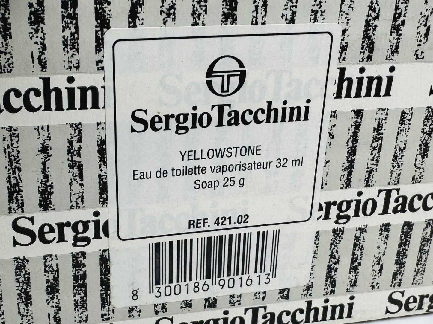 Etichetta del profumo Sergio Tacchini Uomo con dettagli su Eau de Toilette e sapone