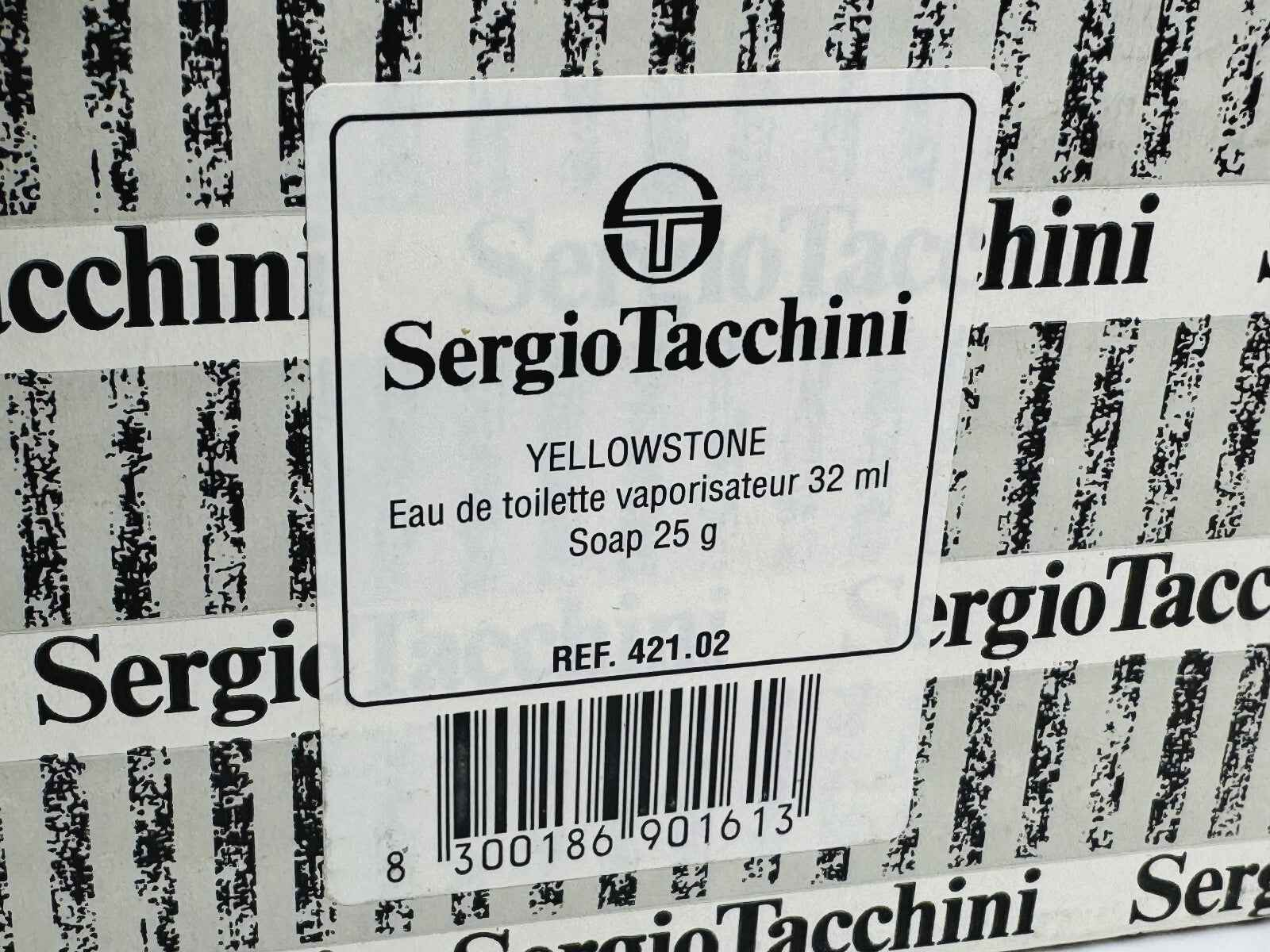 Etichetta del profumo Sergio Tacchini Uomo con dettagli su Eau de Toilette e sapone