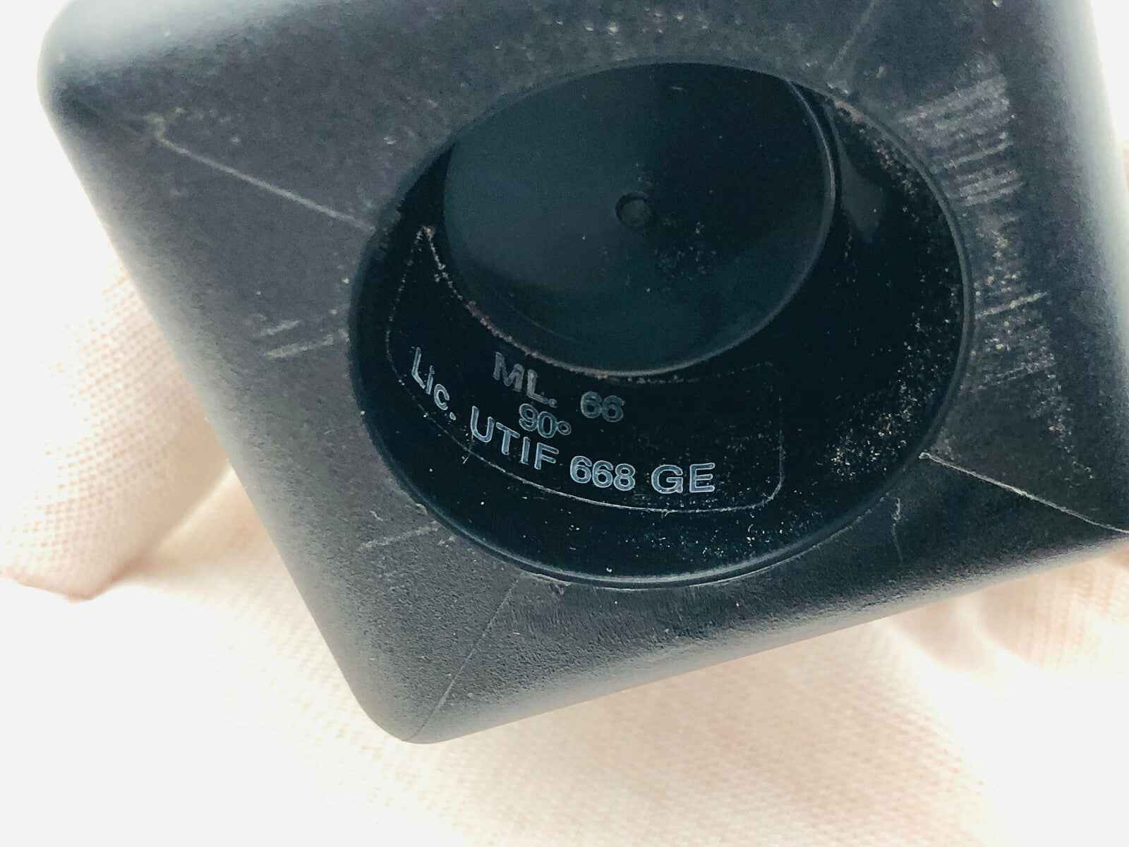 Profumo Tabiti Sojuz Vintage nella bottiglia con design elegante e dettagli sofisticati