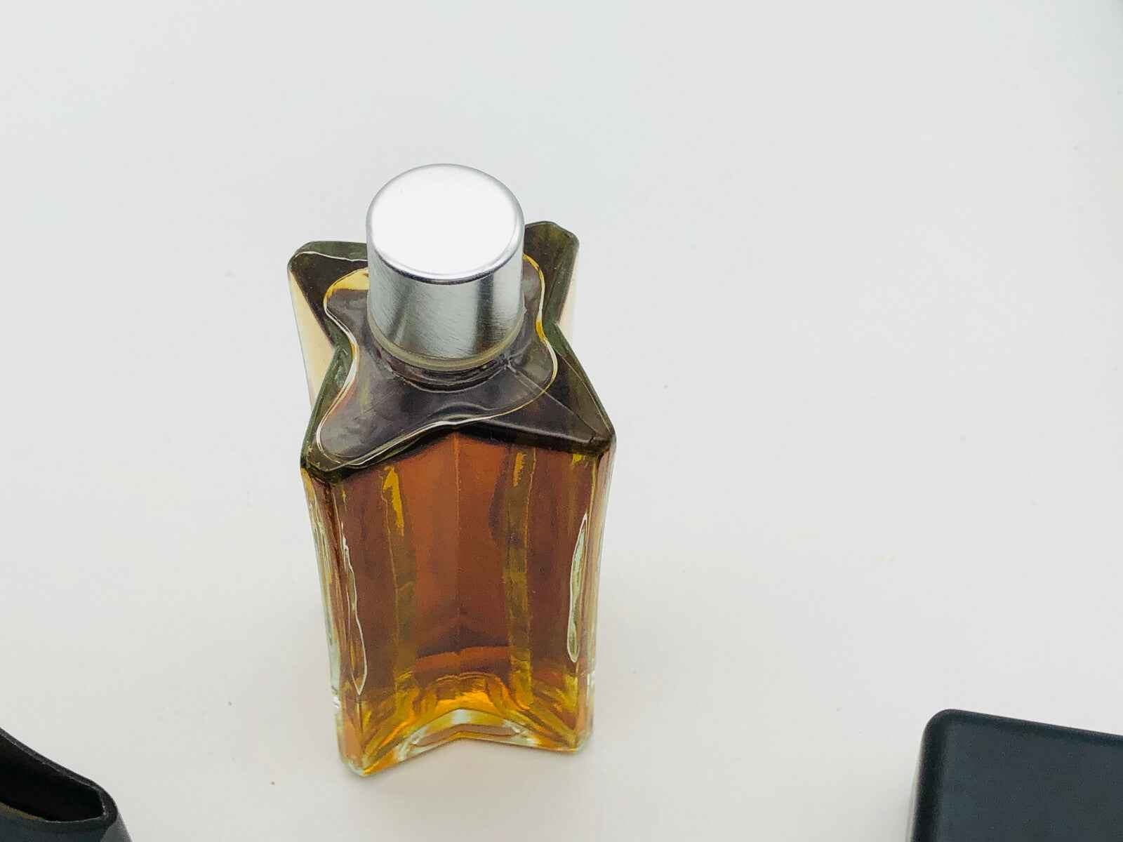 Flacone di Profumo Tabiti Sojuz Vintage con design elegante a forma di stella e tonalità ambrata