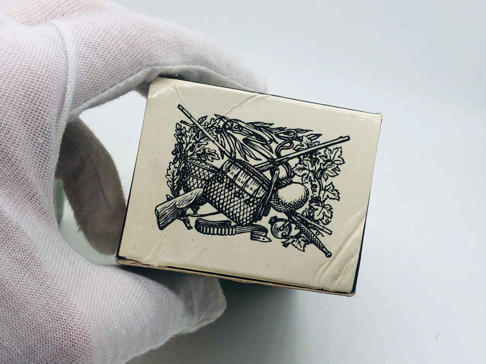 Scatola di Eau de Cologne Sportsman Cologne Vintage con illustrazione vintage e dettagli raffinati