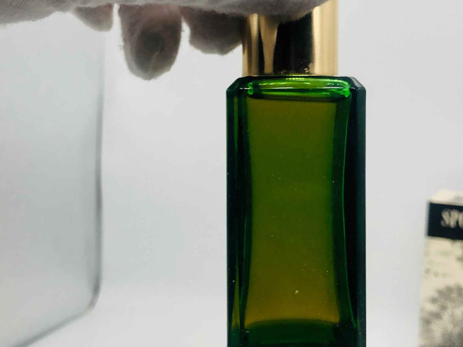 Flacone di cologne Sportsman Cologne Vintage in vetro verde con tappo dorato