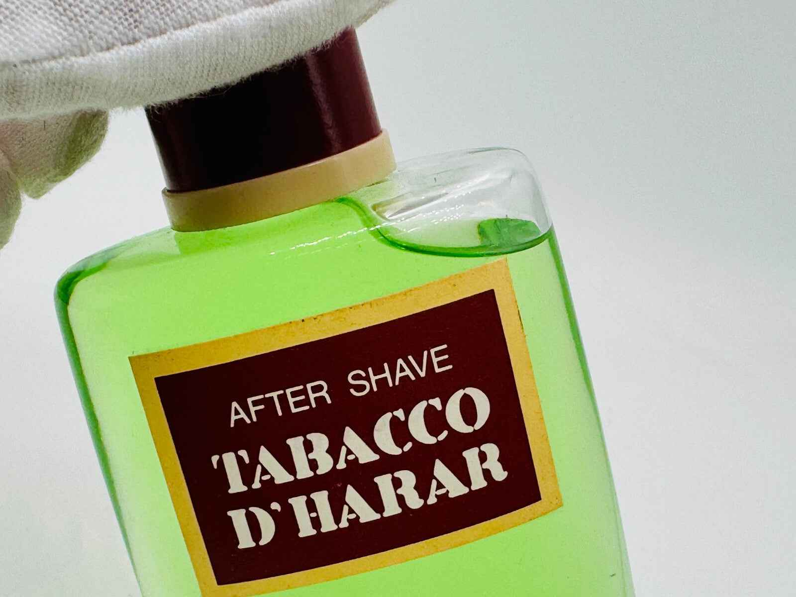 Flacone di dopobarba Tabacco D'Harar Vintage in vetro verde con etichetta rossa e gialla