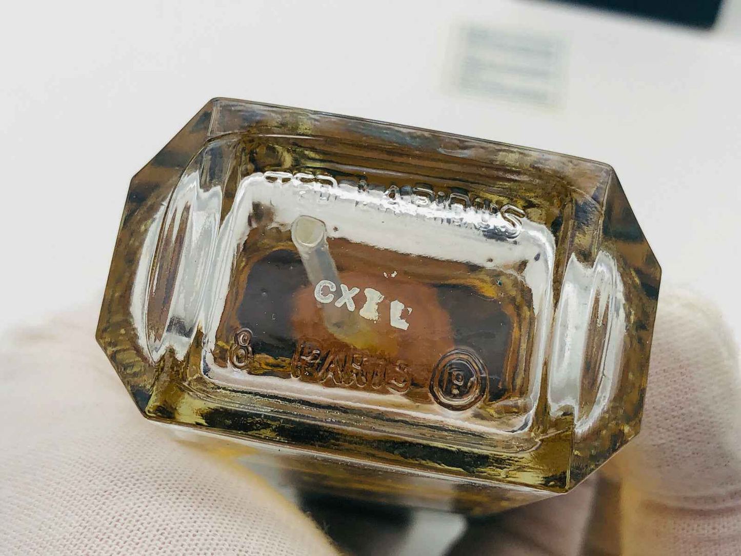 Bottiglia di profumo Ted Lapidus Envol Vintage con design elegante e dettagli raffinati