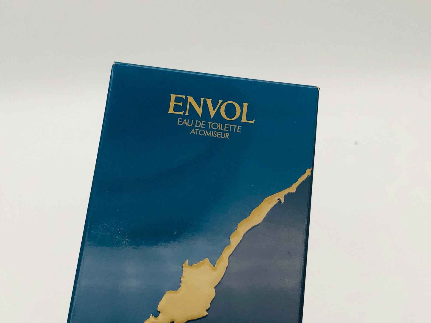 Confezione di Ted Lapidus Envol Vintage Eau de Toilette con design elegante e bottiglia atomizzatore
