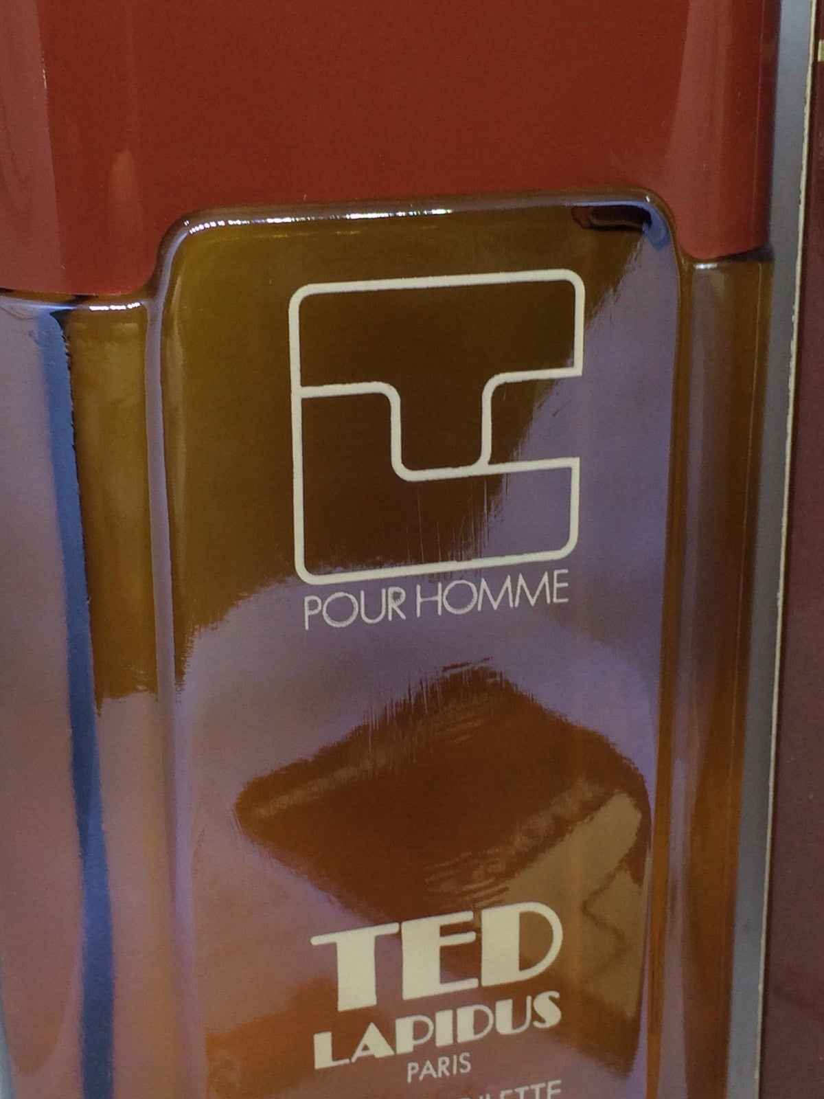 Profumo Ted Lapidus Pour Homme in flacone elegante con design moderno e accattivante