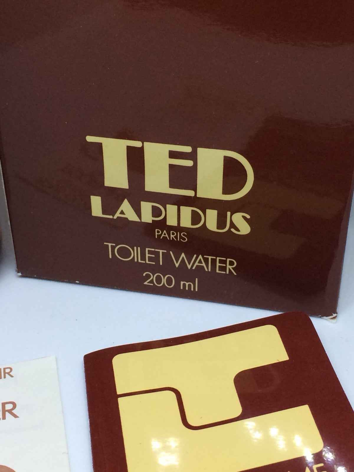 Profumo Ted Lapidus Pour Homme in confezione dallo stile elegante da 200 ml