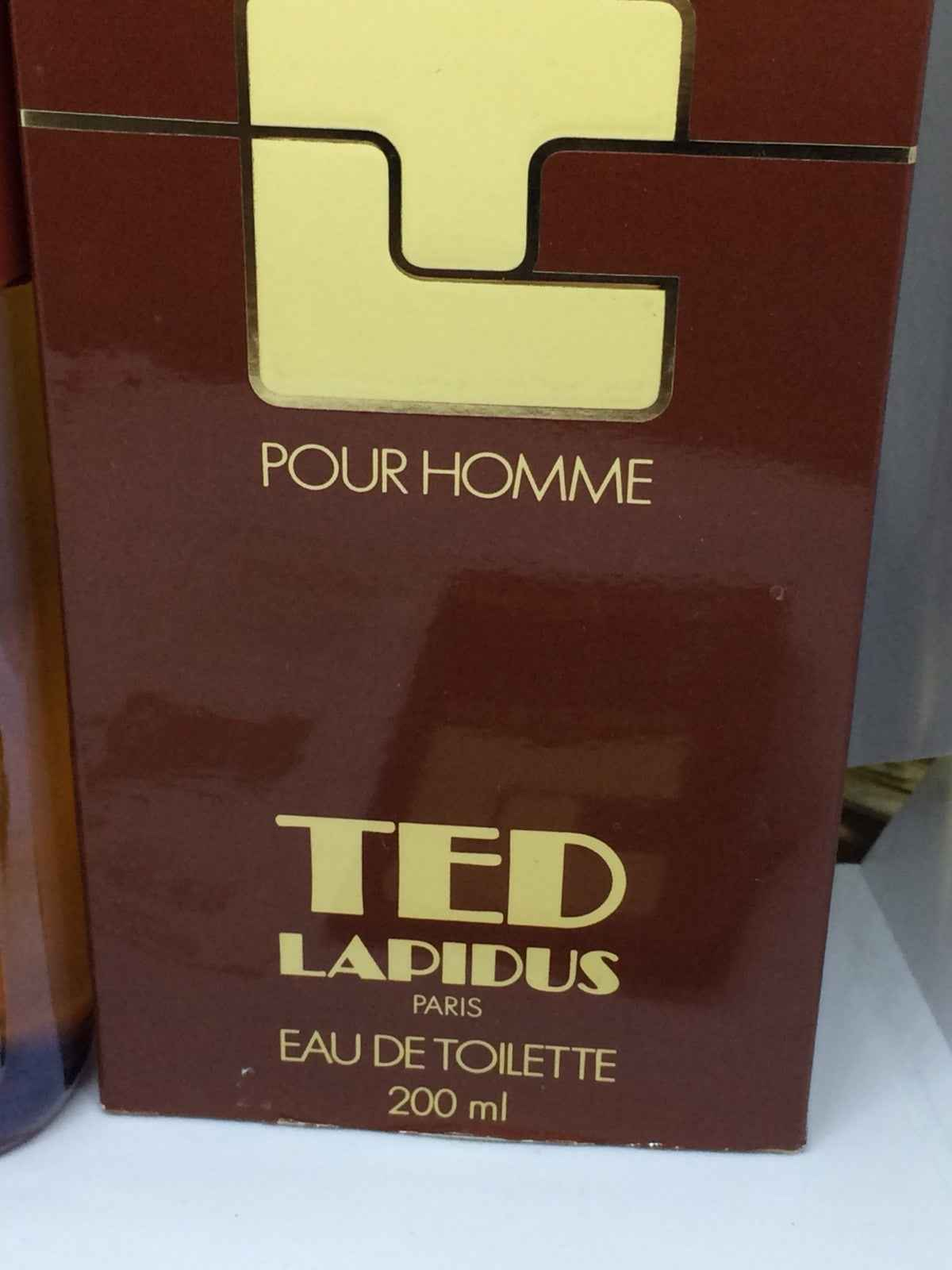 Profumo Ted Lapidus Pour Homme in confezione da 200 ml con design elegante e moderno