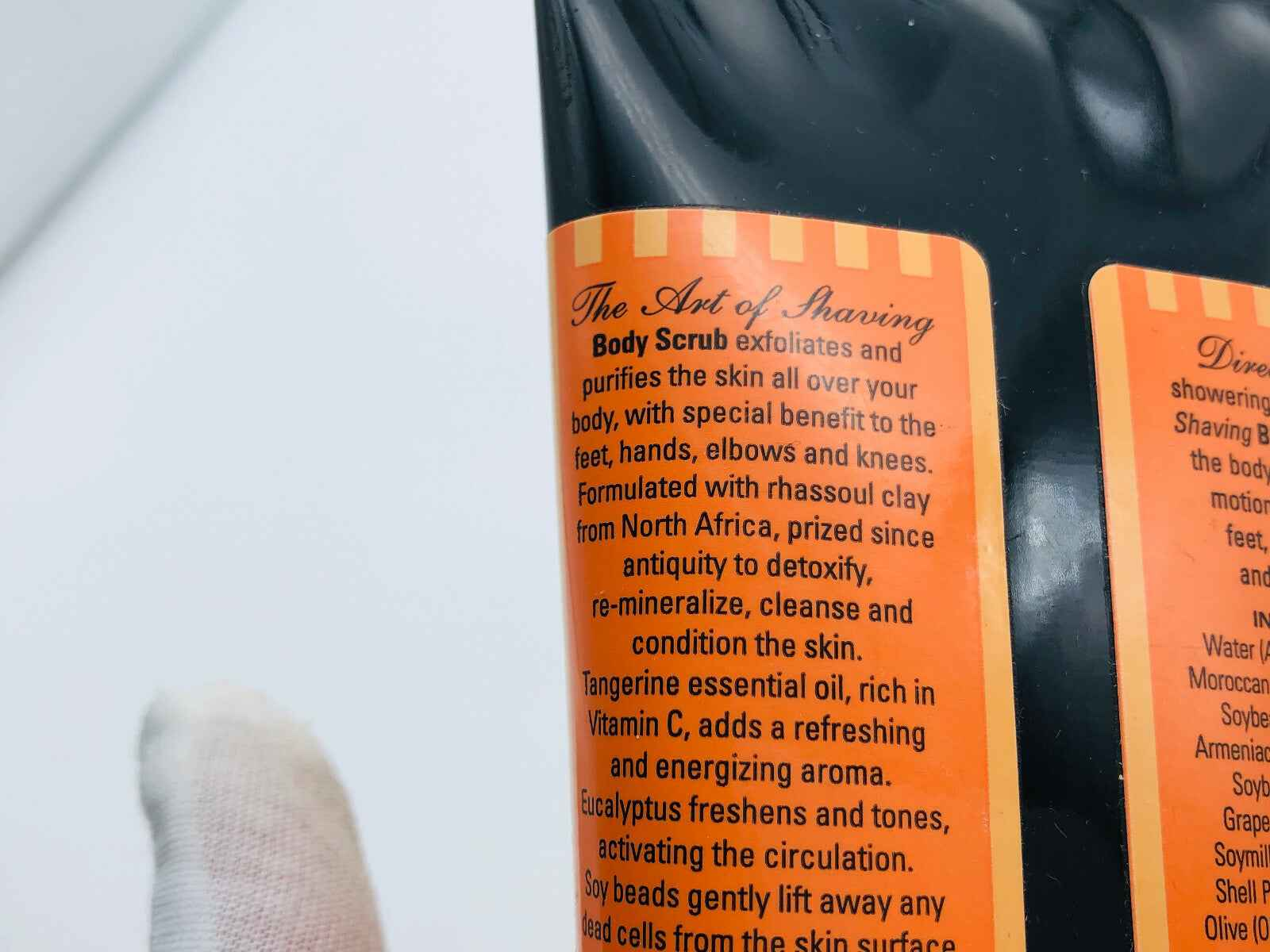 Scrub per il corpo Mandarino della The Art Of Shaving con ingredienti naturali e aroma fresco