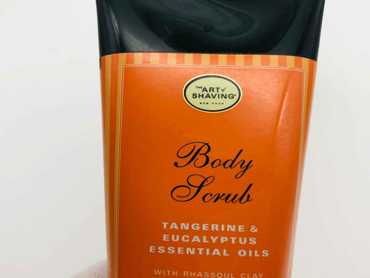 Scrub per il corpo Mandarino Body Scrub di The Art Of Shaving con oli essenziali di mandarino ed eucalipto
