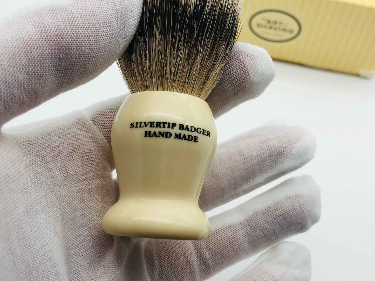 Pennello Tasso Silvertip artigianale con manico avorio per una rasatura di lusso