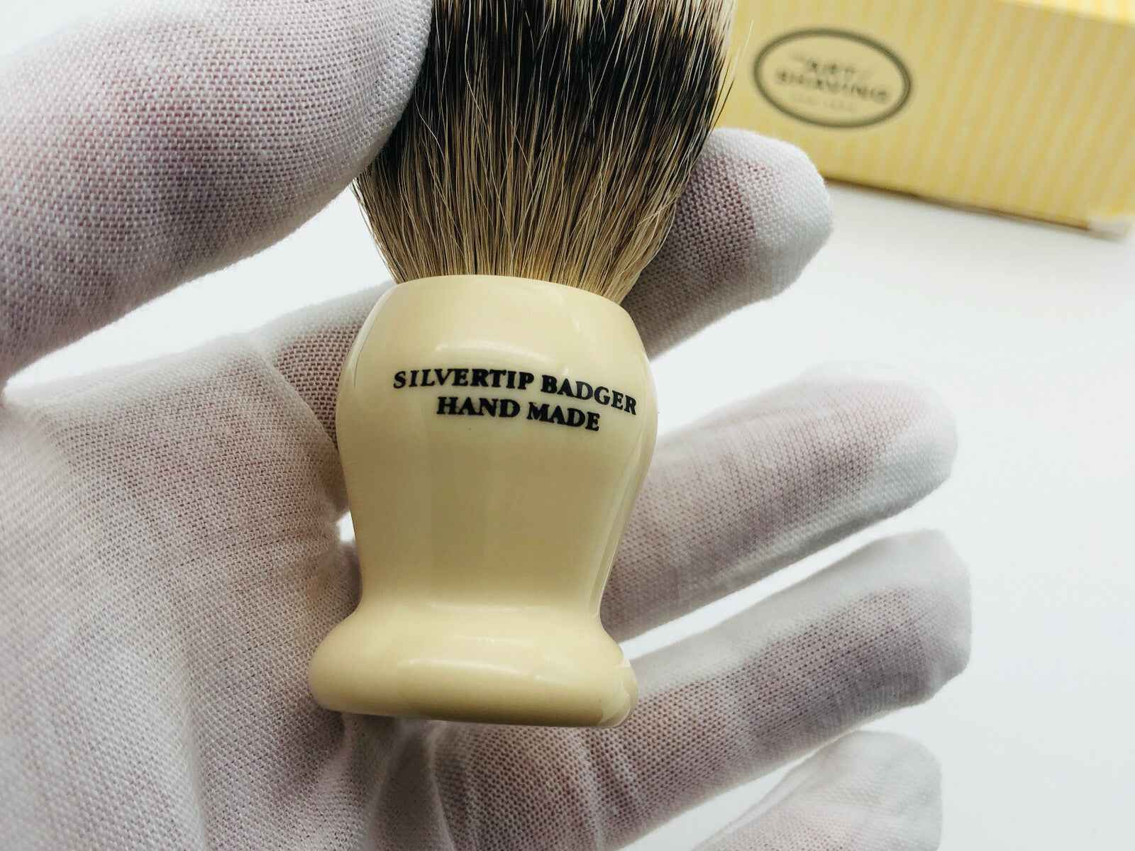 Pennello Tasso Silvertip artigianale con manico avorio per una rasatura di lusso