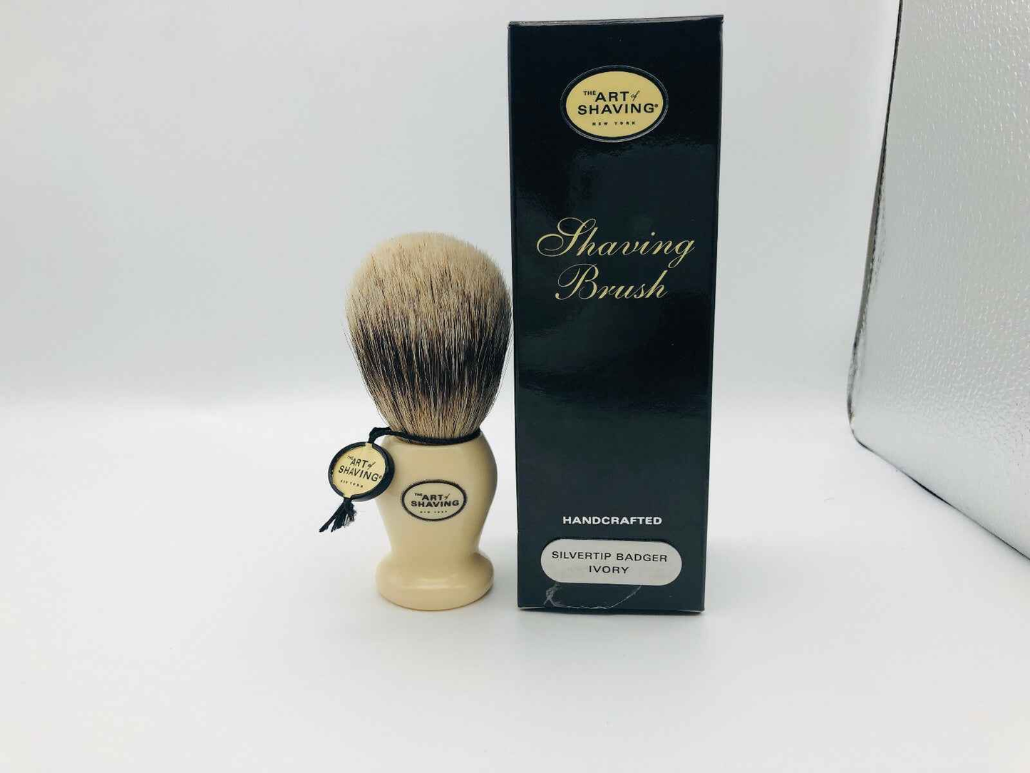 Pennello Tasso Silvertip The Art Of Shaving con manico in resina e setole morbide per una rasatura di lusso