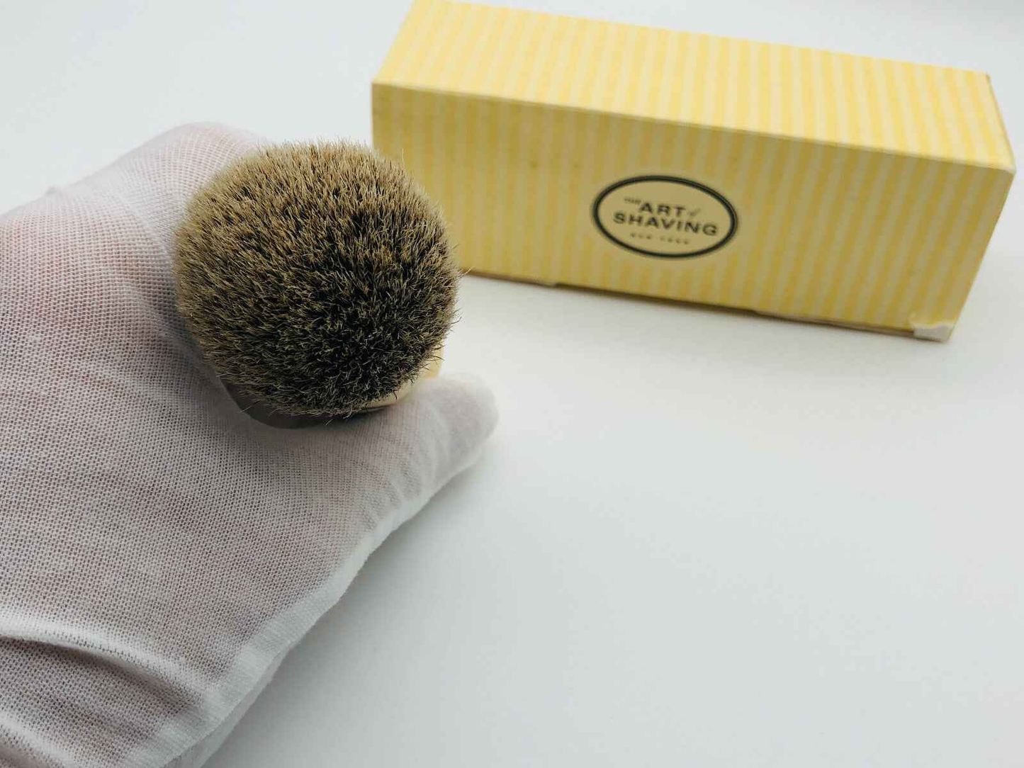 Pennello Tasso Silvertip con manico in legno, presentato in confezione elegante di Art Of Shaving
