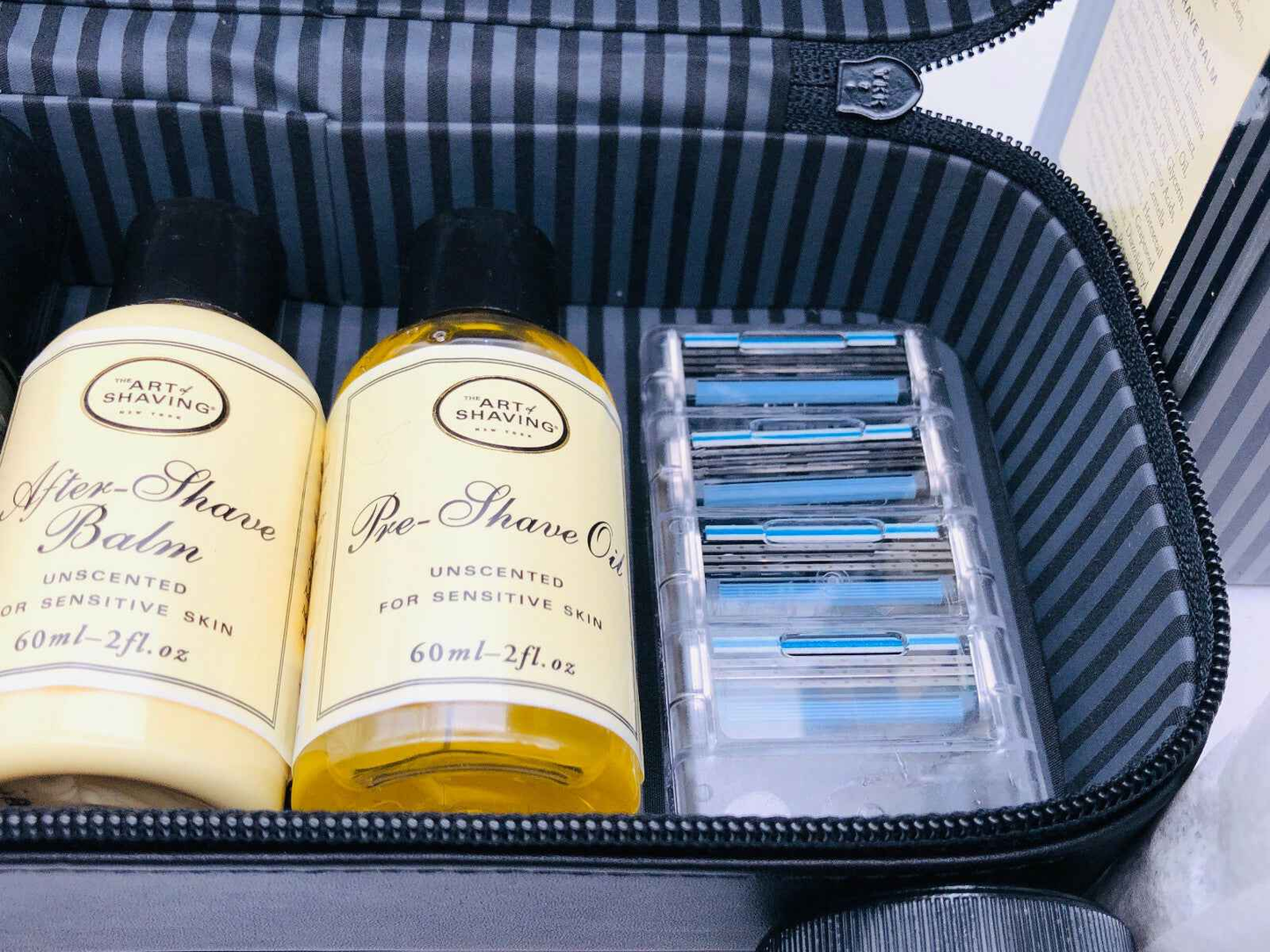 Travel Kit The Art Of Shaving con balsamo dopobarba e olio pre-barba per pelli sensibili