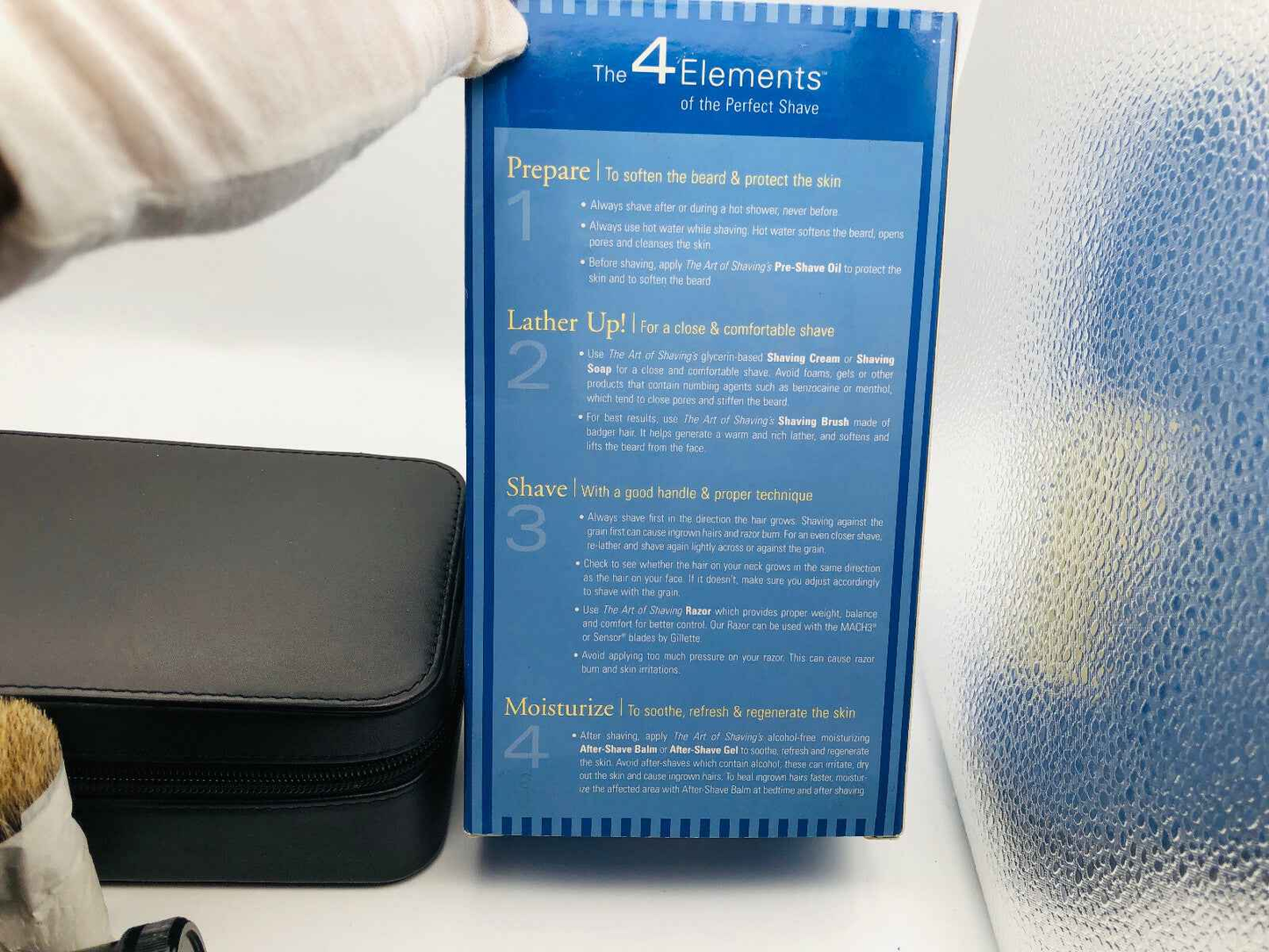 Kit da viaggio The Art Of Shaving con istruzioni per una rasatura perfetta