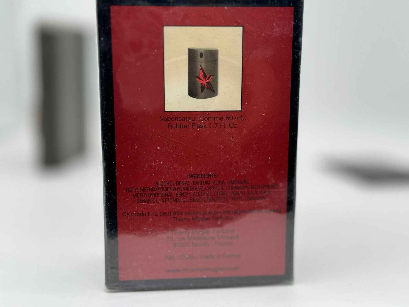 Bottiglia di profumo Mugler B Men Vintage 50 ml con design elegante e audace