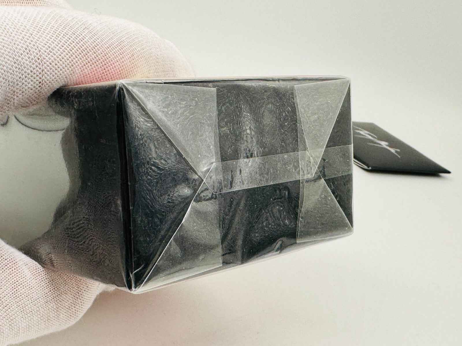 Confezione di profumo Mugler B Men Vintage avvolta in plastica trasparente con etichetta del marchio