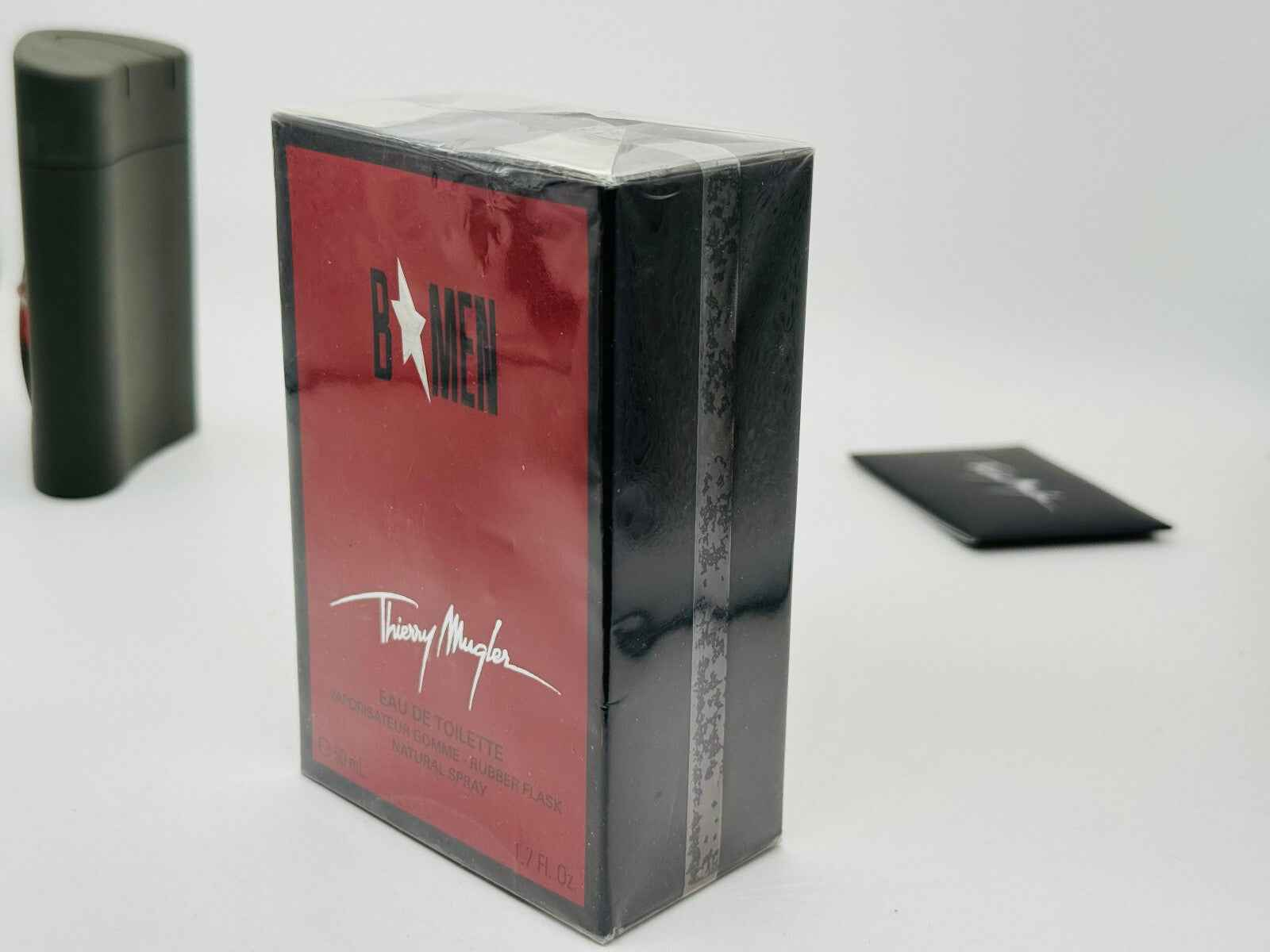 Profumo Mugler B Men Vintage in confezione rossa con logo distintivo per appassionati di fragranze uniche