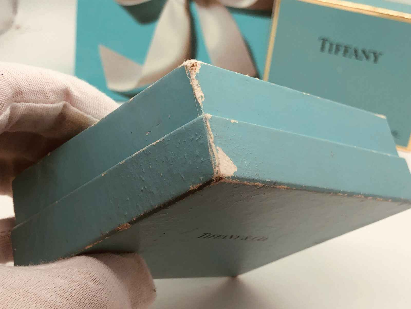 Scatola vintage Tiffany & Co. per profumo Tiffany Vintage Donna con dettagli usurati