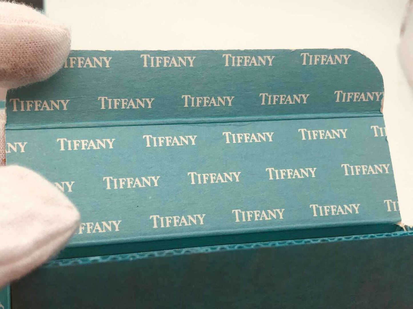 Nastro interno della confezione del Profumo Tiffany Vintage Donna con logo Tiffany stampato