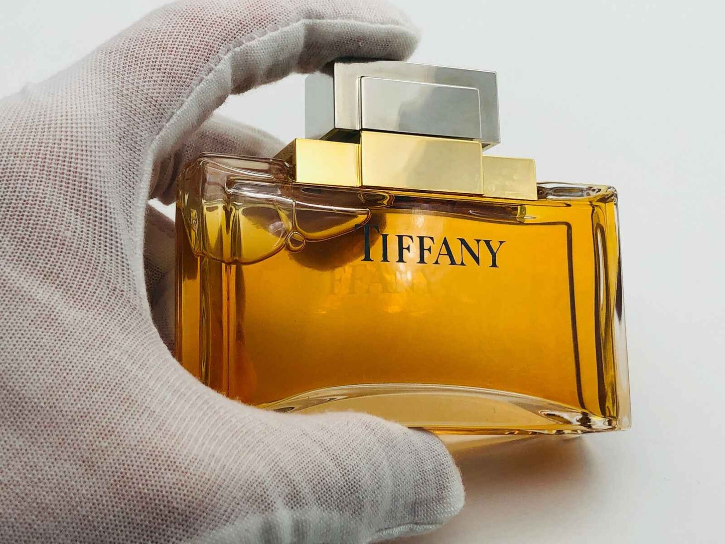 Profumo Tiffany Vintage Donna in bottiglia elegante con tappi dorati per un aroma sofisticato